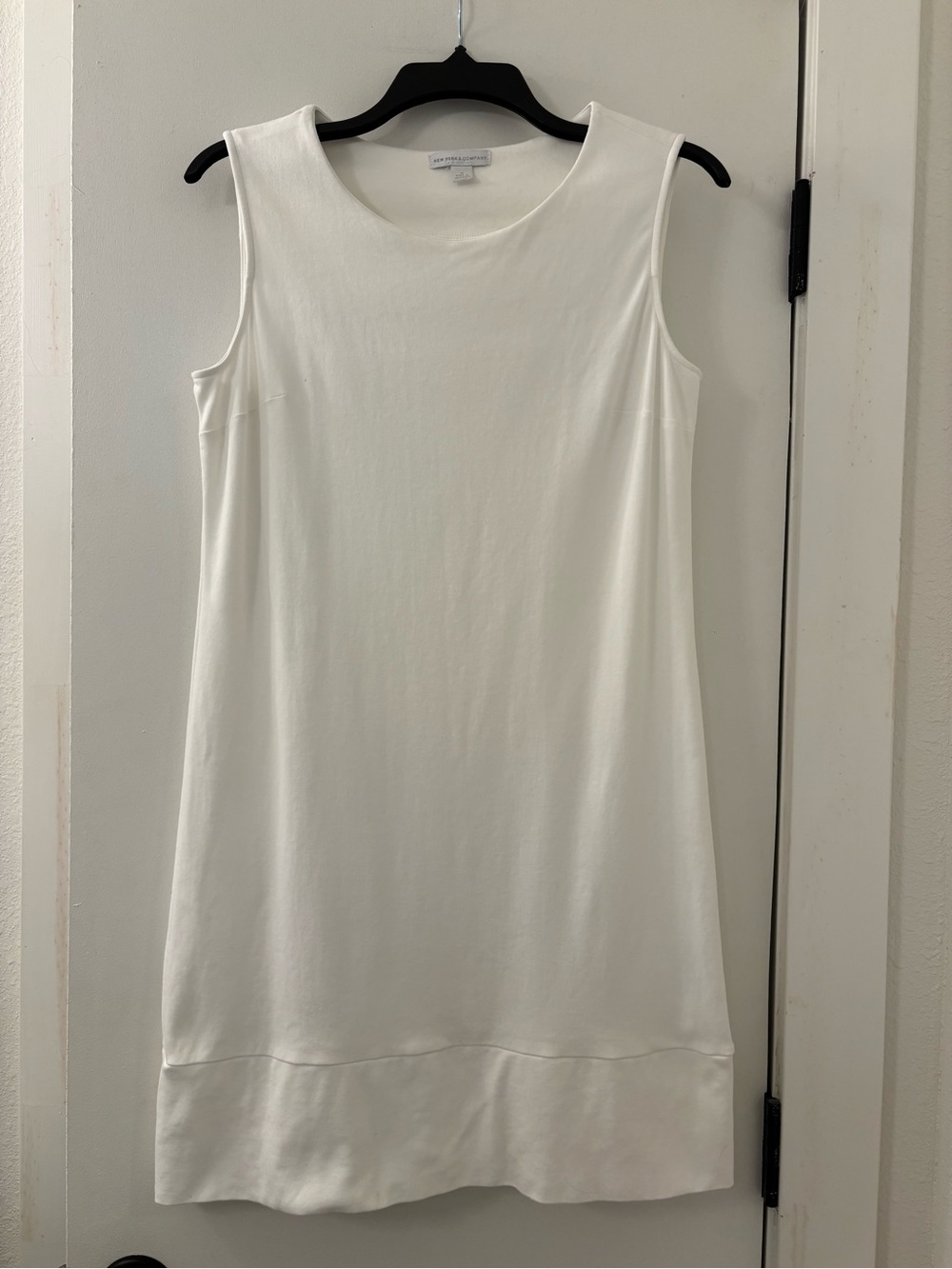 New York & Co White Simple Sleeveless Shift Dress